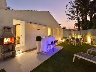 Villa Playa Del Ingles Vista Luxury Retreat In Gran Canaria Private Heated Pool Garden Terrace Bbq Rooftop Solarium With Sea Views Prime, - Las Palmas de Gran Canárias - 1
