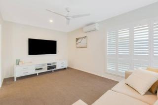 Casuarina Calm - Beach House with Pool by uHoliday - Casuarina - 7