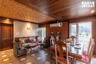 StayVista at Khwab Villa with Lawn, BBQ - Srinagar - 6