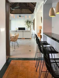 Villa Oliver Luxury 3BR inc Breakfast and Airport Pickup - Canggu - 2