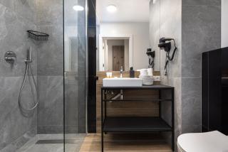 Sun Towers Apartment with Balcony & Parking by Noclegi Renters - 5