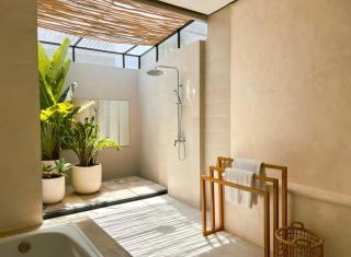 Villa Oliver Luxury 3BR inc Breakfast and Airport Pickup - Canggu - 4