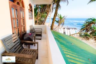 Royal Beach Hotel & Restaurant - 9