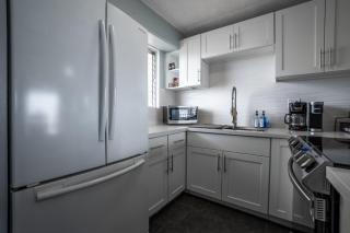 2 bedroom Waikiki Condo Sleeps 6 Free Parking - Honolulu - 2