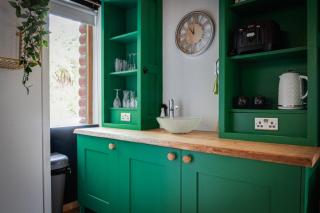 Serene and Cozy Getaway Steps to Beach and Hot Tub - Comber - 7