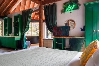 Serene and Cozy Getaway Steps to Beach and Hot Tub - Comber - 3