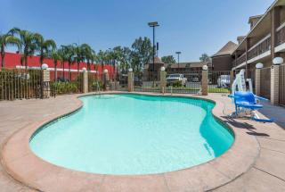 Super 8 by Wyndham Bakersfield South CA - Bakersfield - 7
