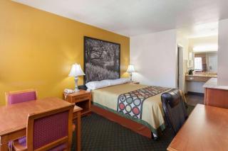 Super 8 by Wyndham Bakersfield South CA - Bakersfield - 3