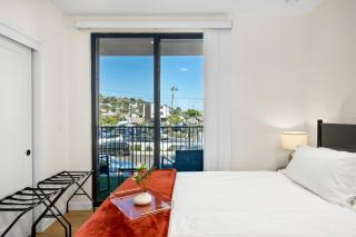 Modern 2 Bedroom King Bed EVCharger Pet-Friendly Balcony - San Diego - 1
