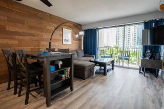 Spacious 2 Bedroom, 1 bath Waikiki Condo - Honolulu - 0