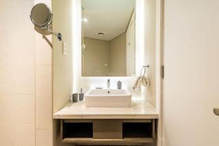 Spacious Studio with Pool - Canal & Burj Views - 4