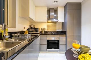 Spacious Studio with Pool - Canal & Burj Views - 3