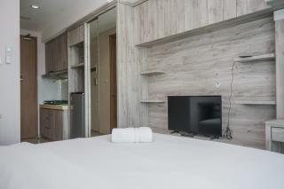 Minimalist and Nice Studio at Tree Park City Cikokol Apartment By Travelio - 7