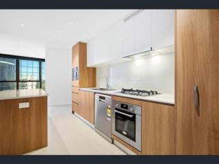 Luxury Stay in Brisbane Skytower by Stylish Stays - 8