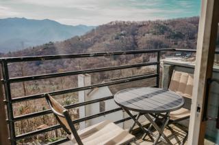 Smoky Mountains 2BR Stunning Condo - Gatlinburg - 5