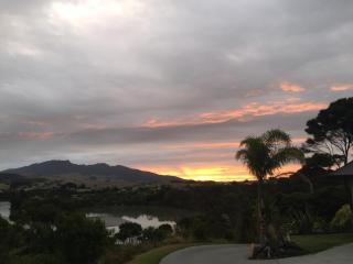 STAY AT RAGLAN - Large 2 bedroom - Raglan - 9