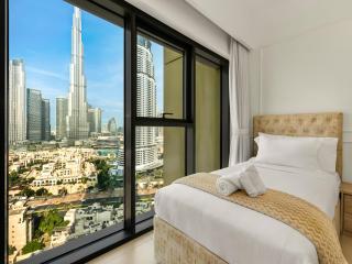 Burj Khalifa View Luxe 2BR, 5 Mins walk to Dubai Mall - Dubai - 7