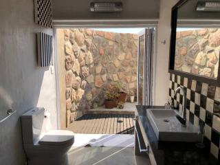 Vaal Dam Waterfront Holiday Home - 5