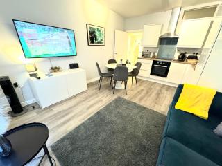 Two Bedroom Apartment - Heart of Bournemouth - Free Parking - Sleeps 6 - Close to Town and Beach - Bournemouth - 3