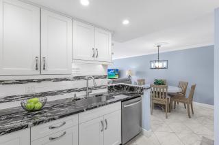 Beachfront condo with views, pool and tennis courts - 2