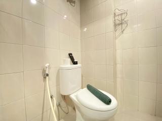 Well Furnished and Private 2BR Mekarwangi Square Cibaduyut Apartment By Travelio - Bandung - 1