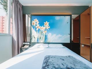 Amrise Hotel Geylang, 11Hrs, Stay from 10PM to 9AM - 3