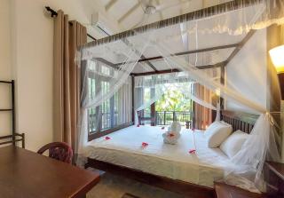 White Villa Goyambokka - 1