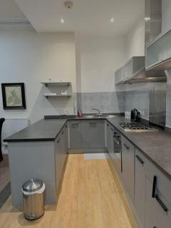 Luxury City Apartment 2 Bedroom Suite - 9