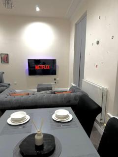 Luxury City Apartment 2 Bedroom Suite - 7