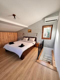 Johnny Apartment - 2