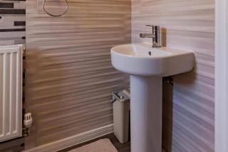 Sunset View-Luxury 2-Bed House Near Birmingham - Wednesbury - 1