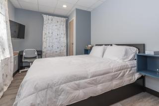 Private Bedroom & Bathroom with Shared Kitchen 012 - Danbury - 9