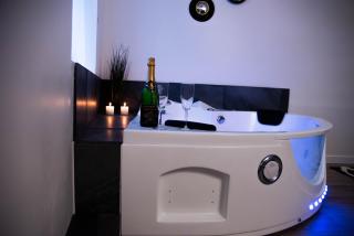 Suite Romantique Jacuzzi - Moulins - 5
