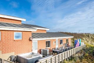 Family-Friendly Holiday Home With Indoor Pool And Outdoor Spa 100 Meters From The North Sea, - Ringkøbing - 4