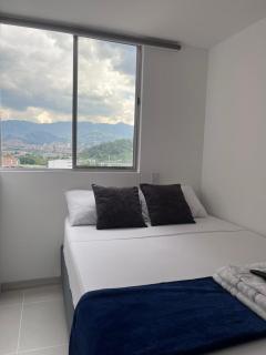 Hermoso apto en poblado con piscina - Medellín - 9