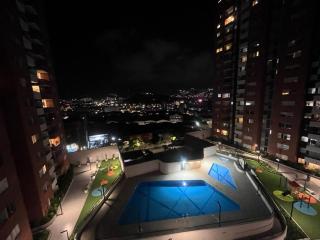 Hermoso apto en poblado con piscina - Medellín - 2