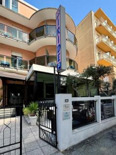 Hotel Iride Suite & Breakfast- ideale per famiglie e coppie - Riccione - 9