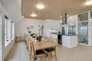 Large Holiday Home For 20 People With Large Pool, Hot Tub For 7 People And Activity Room - 6