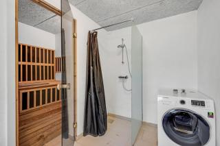 Large Holiday Home For 20 People With Large Pool, Hot Tub For 7 People And Activity Room - 1