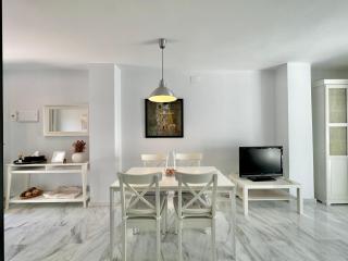 Lunamar beachfront with swimming pool, football, tennis, paddle and basketball courts - EaW Homes - Marbella - 4