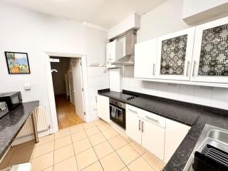 4 Bedroom house in SE4 - 4