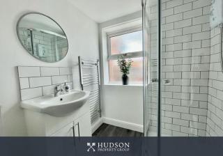 Contemporary 1 Bedroom Apartment - 7