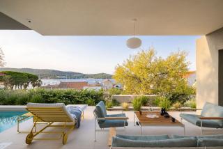 Seaview and Pool House Manu - Vis - 6
