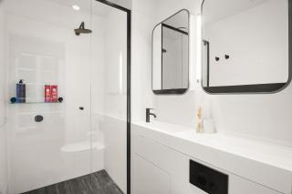 Luxury 2BR Apartment in Melb CBD with Pool and Gym - Melbourne - 2