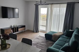 Spacious Riverside View, Class Park - 8