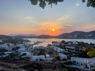 Villa surplombant le port d'Ios, Cyclades Grecques - Ios Chora - 9