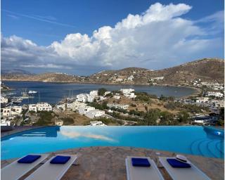 Villa surplombant le port d'Ios, Cyclades Grecques - Ios Chora - 3