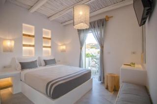 Villa surplombant le port d'Ios, Cyclades Grecques - Ios Chora - 1