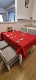 HUGE APARTMENT next to train station close to the city center - Staré Mesto - 6