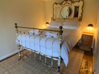 Painters Manor House - 3